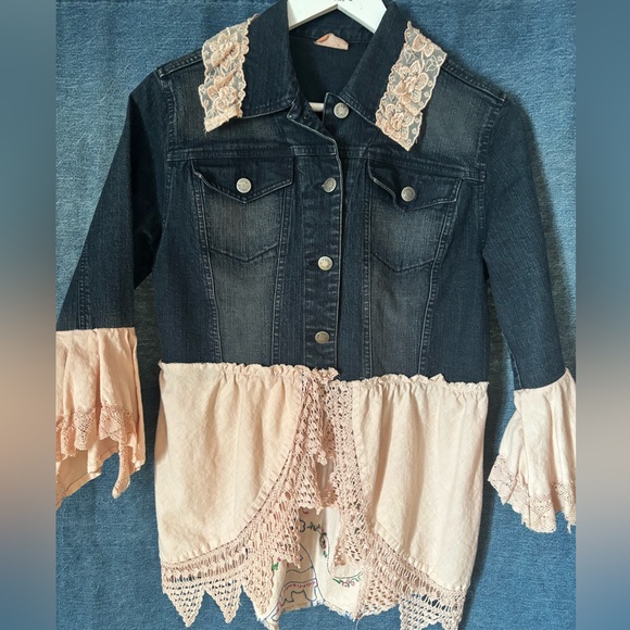 DENIM JEAN JACKET WITH LACE AND EMBROIDERY - Picture 4 of 8